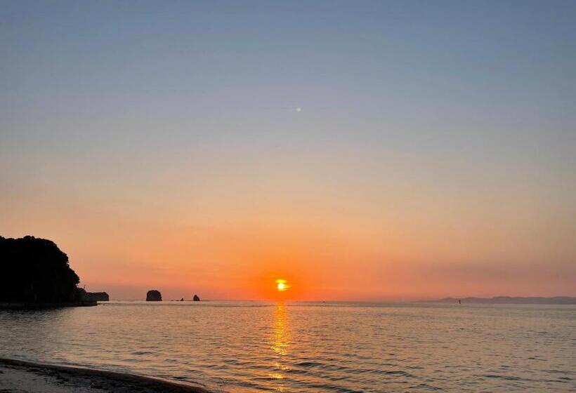 豪华海景房, Quayth L キース