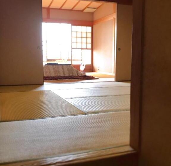 חדר משפחתי, Sennenmatsu