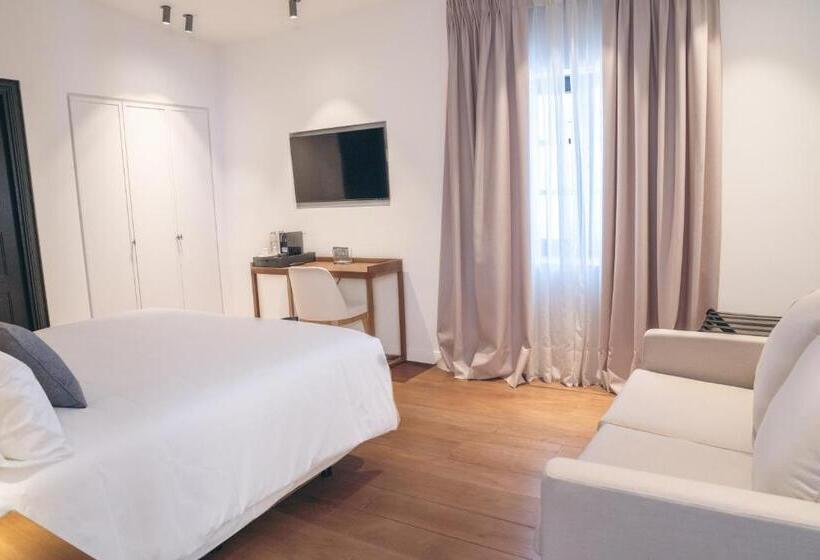 小型套房, Sidonia