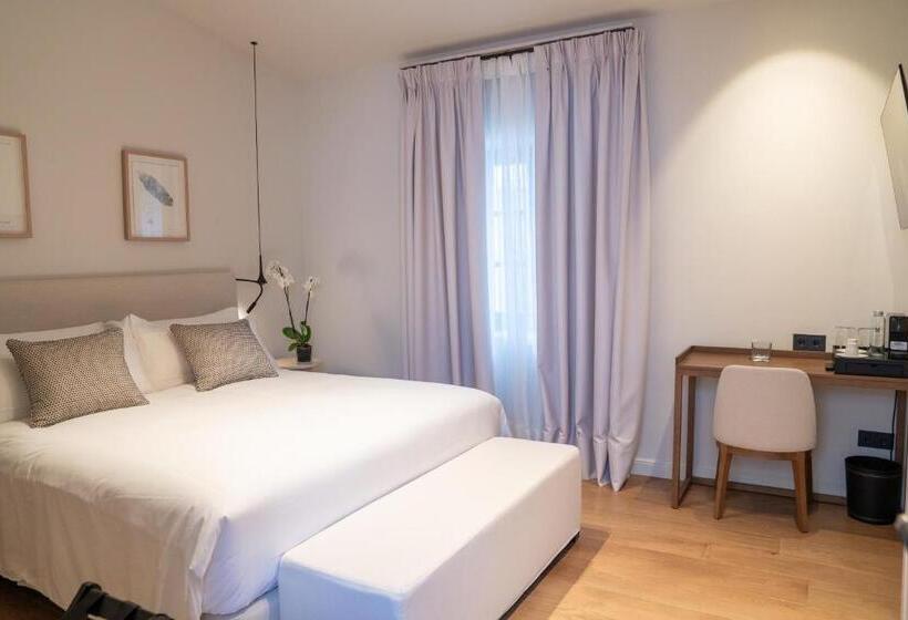 高级大房间, Sidonia