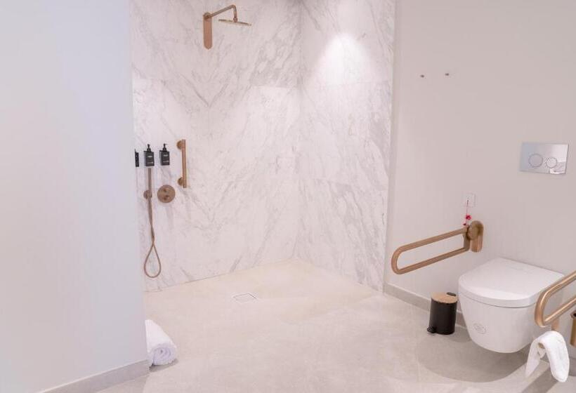 小型套房带阳台, Sidonia