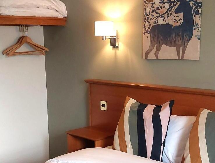 חדר סטנדרט, The Whoop