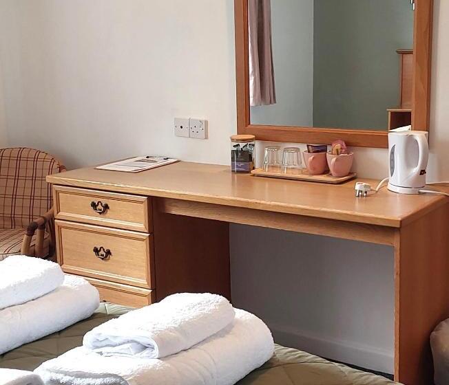 חדר סטנדרט, The Whoop