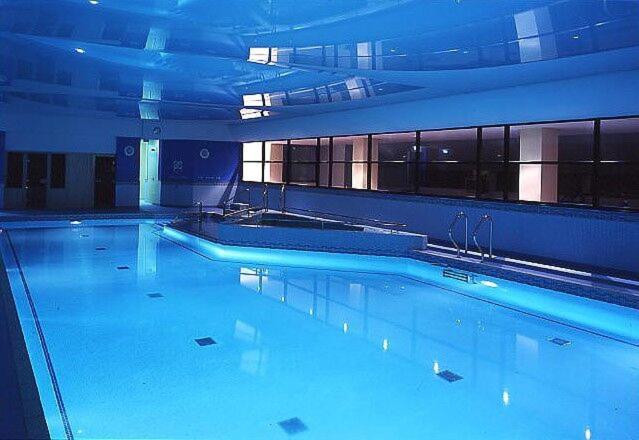 חדר סטנדרט, The Whoop