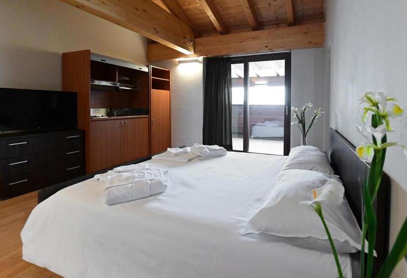 غرفة قياسية رباعية, Baita Solaria