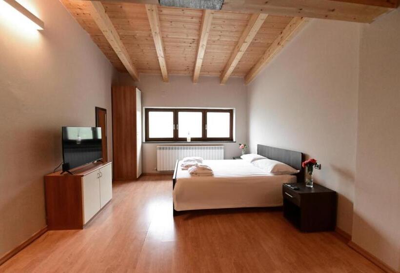 غرفة قياسية رباعية, Baita Solaria