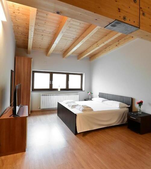 غرفة قياسية رباعية, Baita Solaria