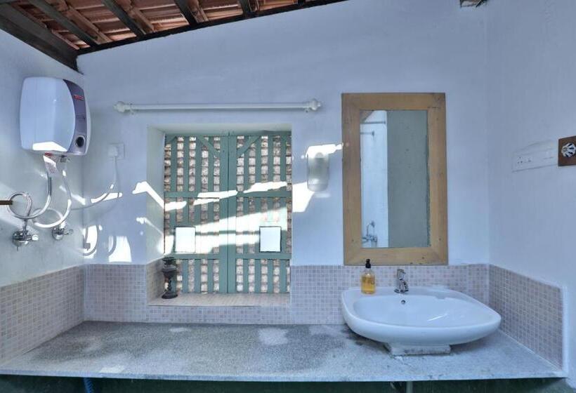 غرفة قياسية, Caju Grove   The Big Yellow Goan House