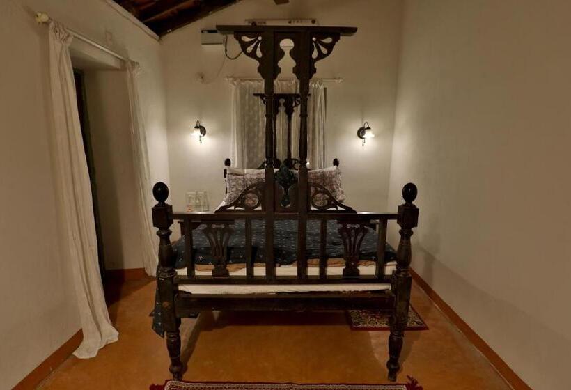 غرفة قياسية, Caju Grove   The Big Yellow Goan House