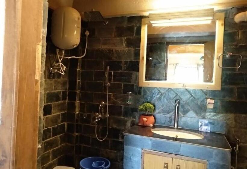 جناح عائلي, Osho Himalayas Meditation Resort