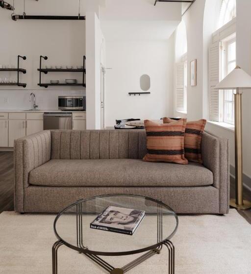 استودیوی استاندارد, Kasa Capitol Hill Downtown Nashville