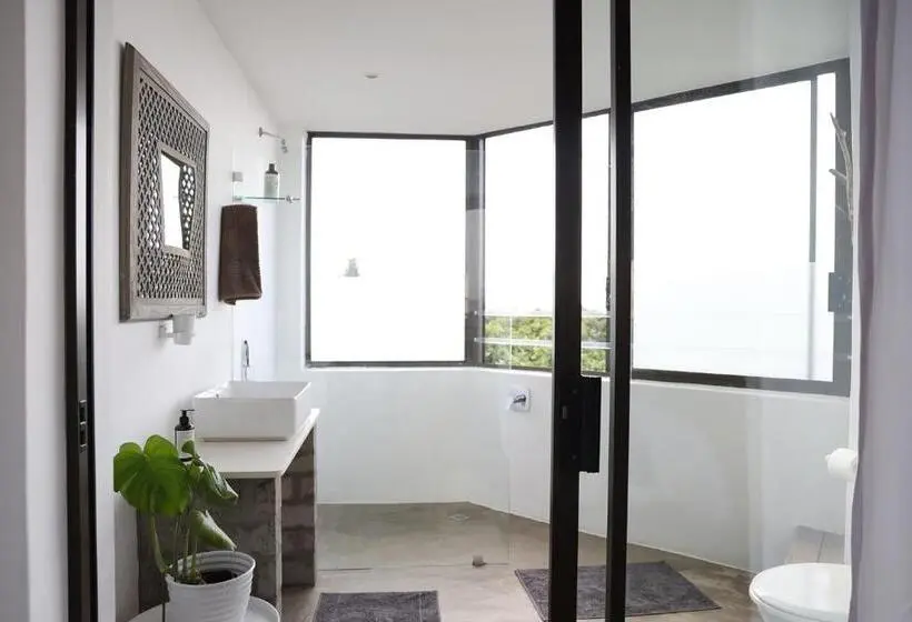 Studio Standard Vue Mer, At Lowerpoint Loft Style Studio