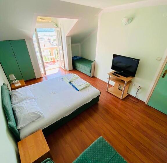 Triple Room Sea View, B&b Guest House Vasiljevic