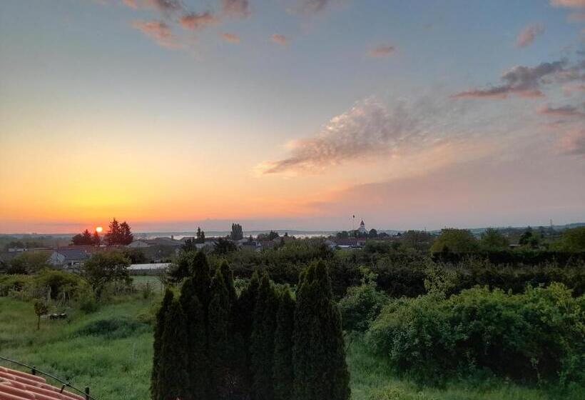 Номер Deluxe Кровать Кинг, Canadian Style House With 3d Effect Pool