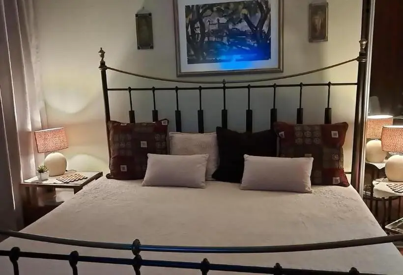 キングサイズベッドのスーペリアルーム, Canadian Style House With 3d Effect Pool