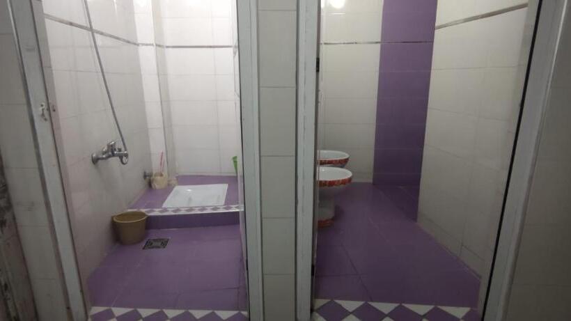 اتاق استاندارد سه تخته با سرویس بهداشتی مشترک, Al Andalous