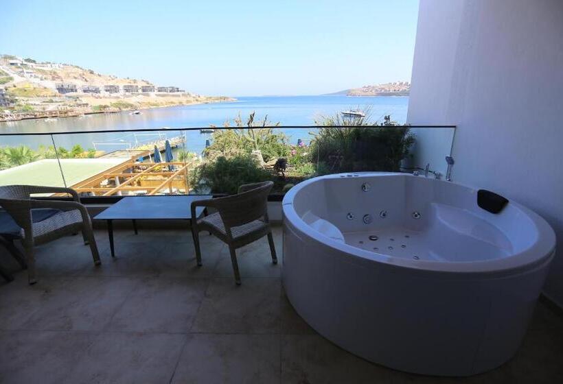 جناح مطلّ علي البحر, Casa Ja Voi