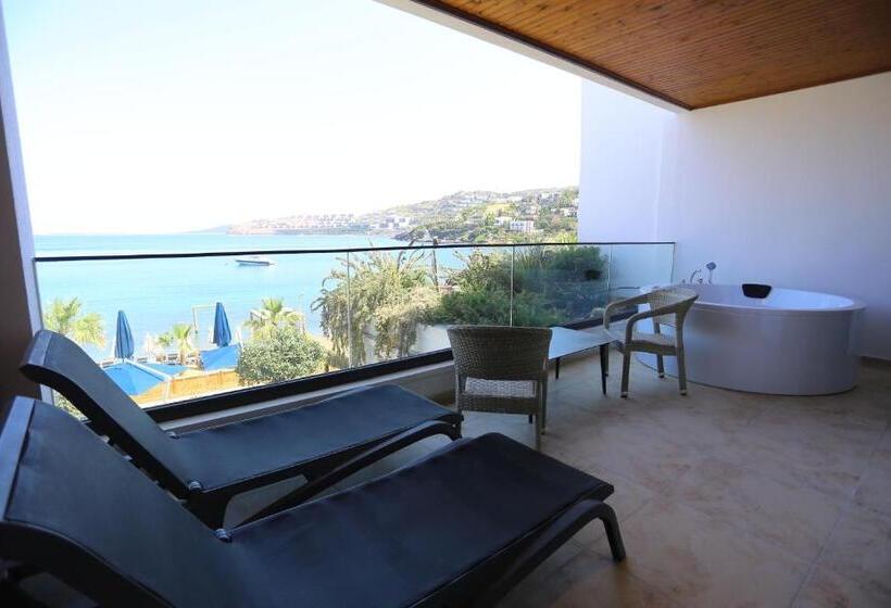 جناح مطلّ علي البحر, Casa Ja Voi