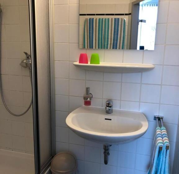 غرفة قياسية, Marina