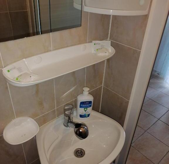 标准间, Bcm Family House