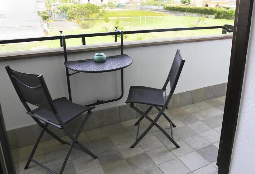 اتاق کلاسیک سه تخته, Villa Del Gaudio Rooms & Apartments
