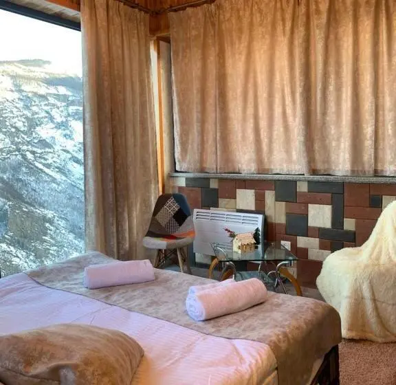 سوییت با چشمانداز کوه, Harsnadzor Eco Resort
