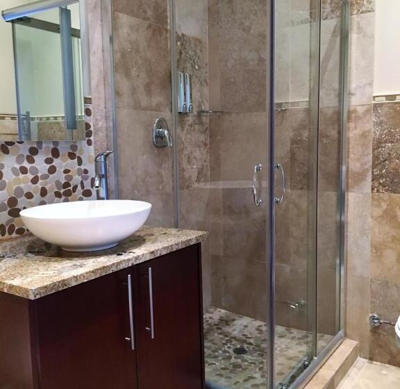 オーシャンビューデラックススイート, Marine 5 Boutique