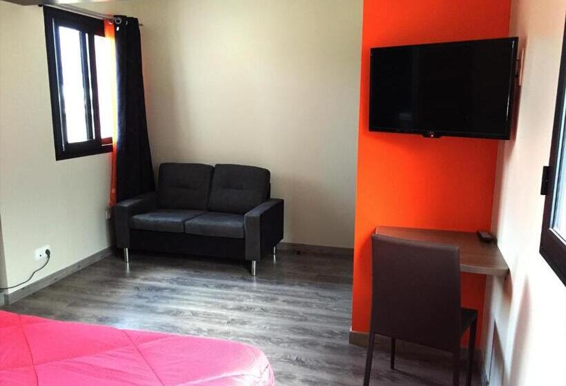 اتاق لوکس با چشم‌انداز, La Villa Kazuera