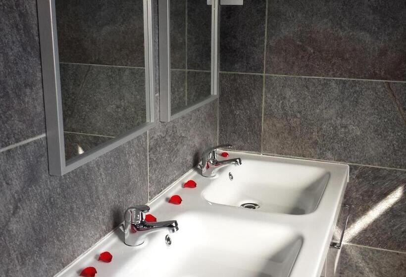 اتاق لوکس با چشم‌انداز, La Villa Kazuera