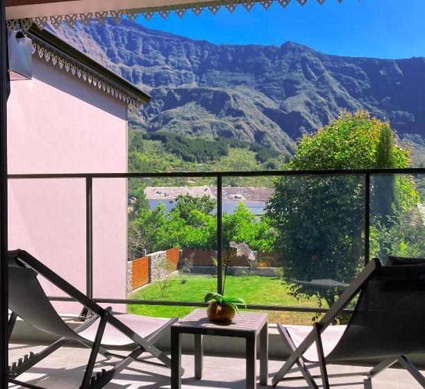 اتاق لوکس با تخت دو نفره بزرگ, La Villa Kazuera