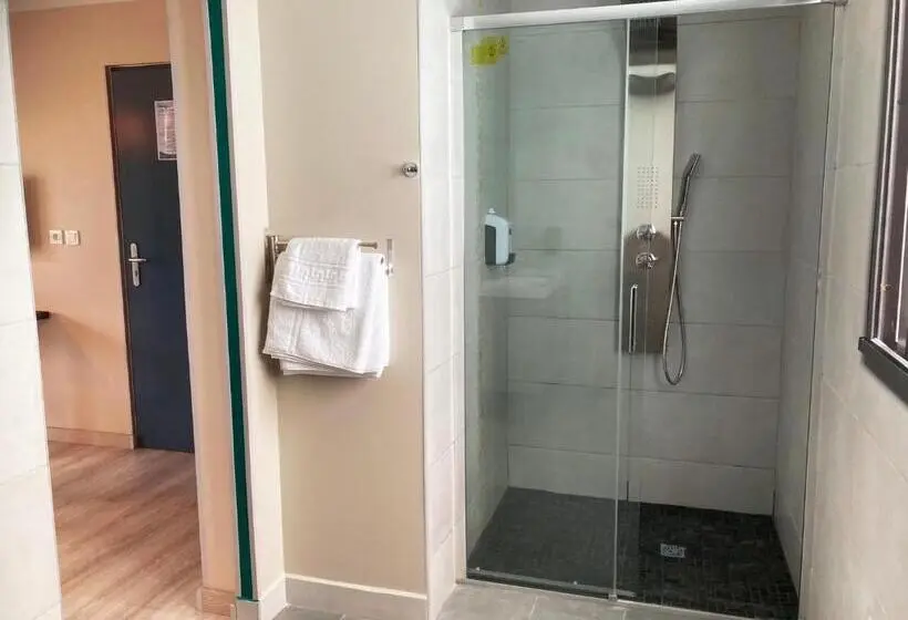 اتاق لوکس با تخت دو نفره بزرگ, La Villa Kazuera