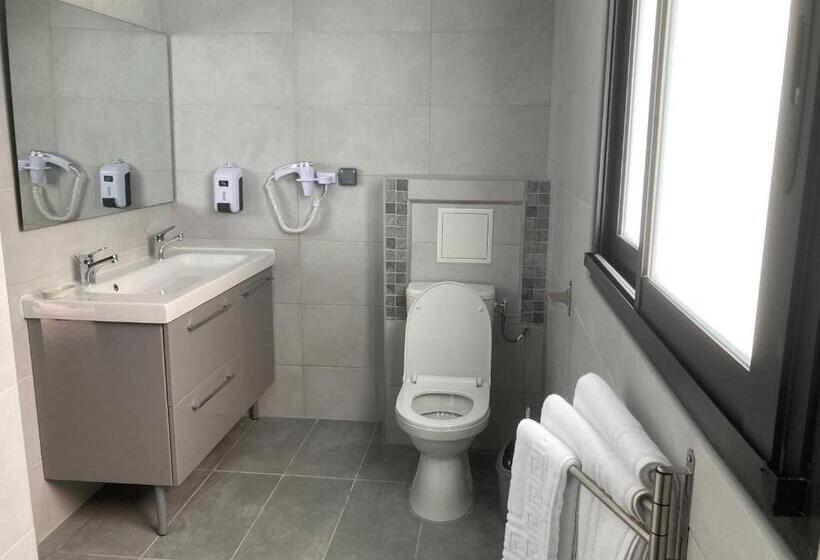 اتاق لوکس با تخت دو نفره بزرگ, La Villa Kazuera
