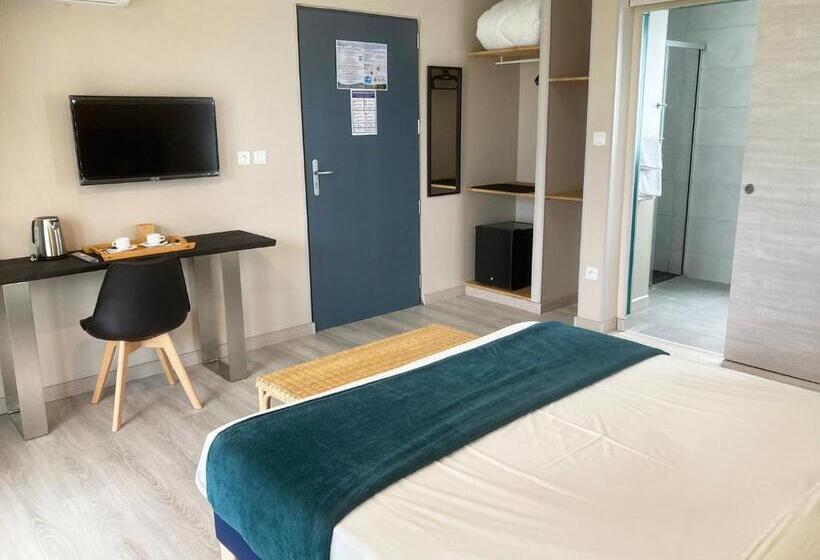 اتاق لوکس با تخت دو نفره بزرگ, La Villa Kazuera