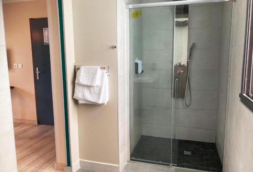 اتاق لوکس با بالکن, La Villa Kazuera