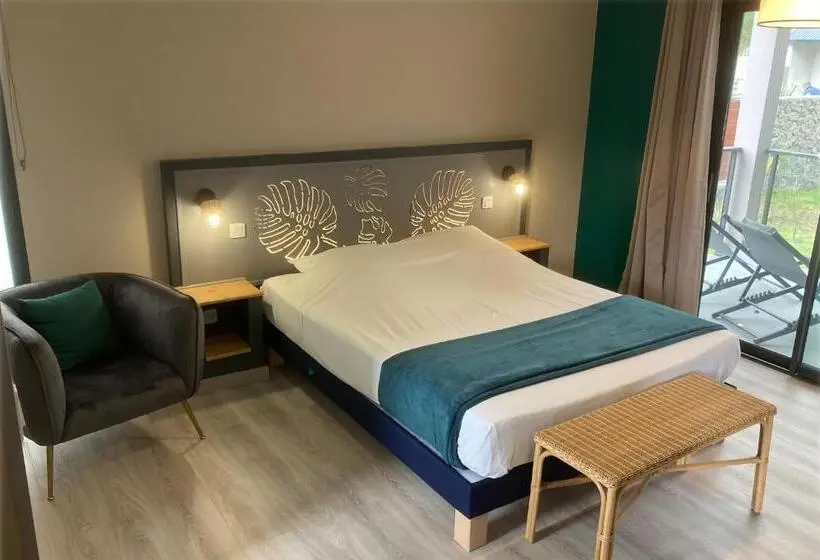 اتاق لوکس با بالکن, La Villa Kazuera