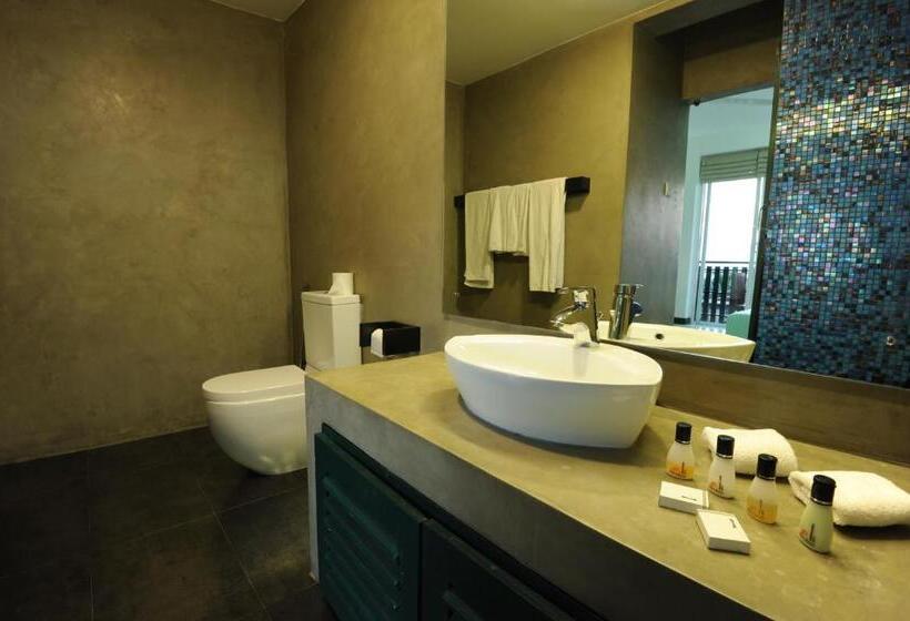 豪华海景房带阳台, Saprin Beach Resort