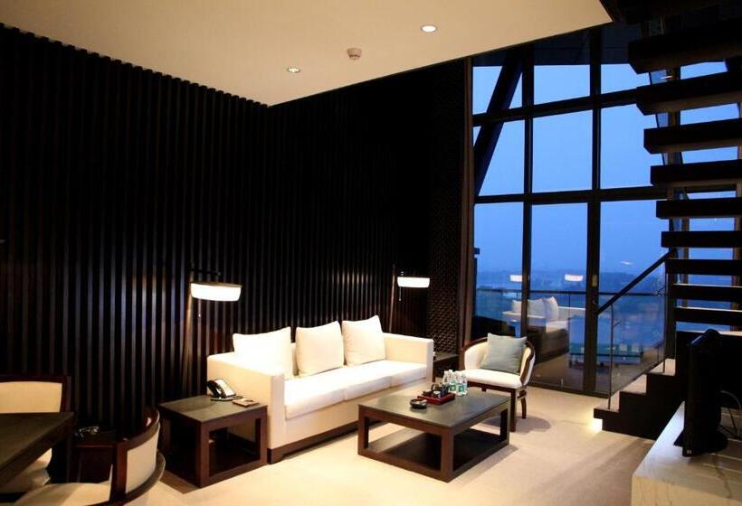سوییت دوبلکس, Shenzhen Castle Golf