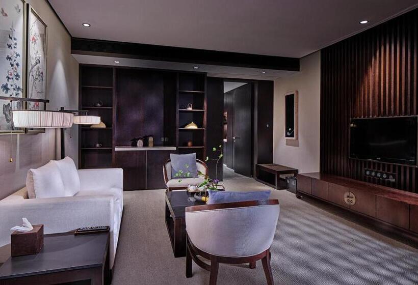 סוויטה אקזקיוטיב, Shenzhen Castle Golf