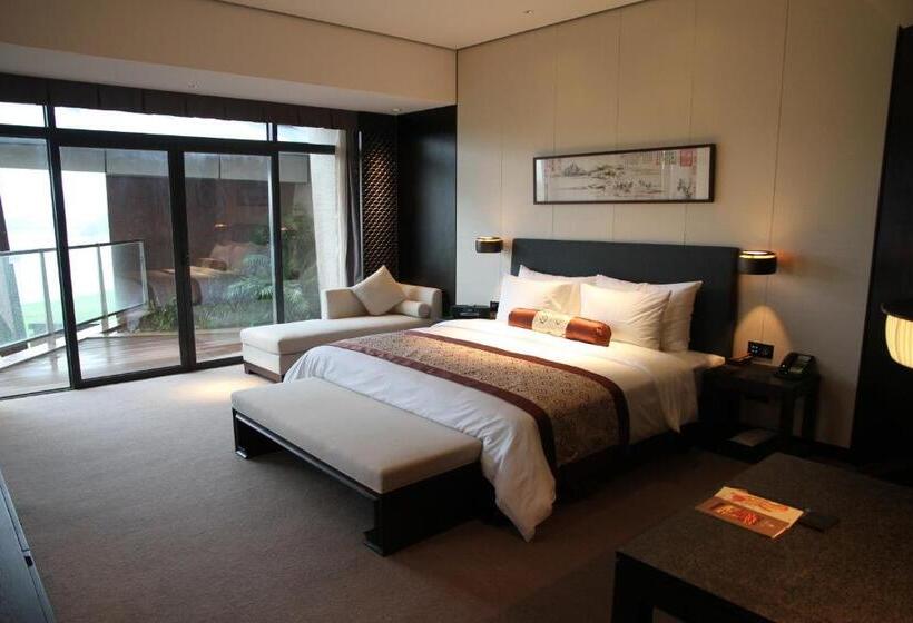 סוויטה אקזקיוטיב, Shenzhen Castle Golf