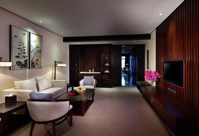 סוויטה אקזקיוטיב, Shenzhen Castle Golf