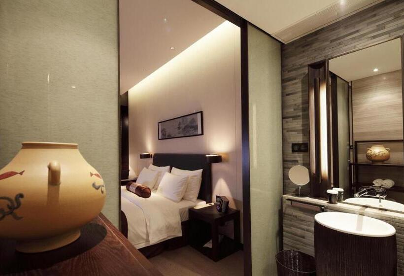 اتاق لوکس با تخت بزرگ, Shenzhen Castle Golf