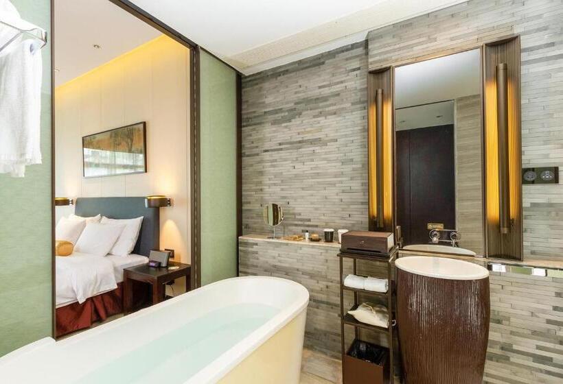 חדר דחוקס עם מיטת קינג, Shenzhen Castle Golf