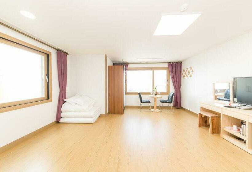 家庭间, Samda Hostel