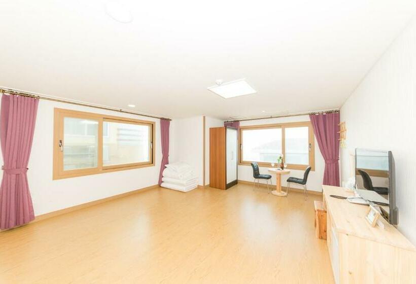 家庭间, Samda Hostel