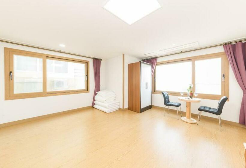 家庭间, Samda Hostel