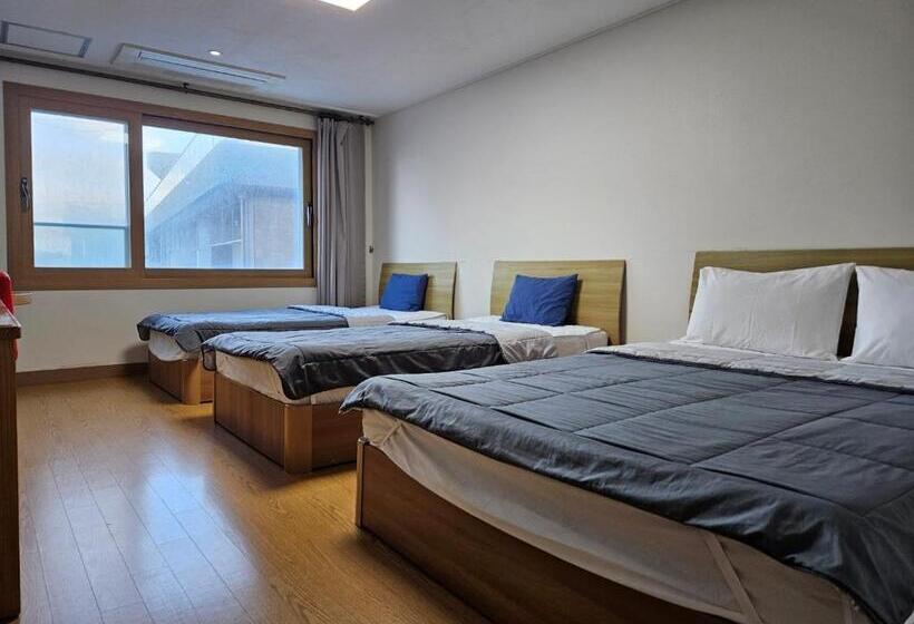 디럭스 트리플 룸, Samda Hostel