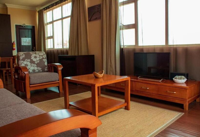 سوییت لوکس, Malville Boutique