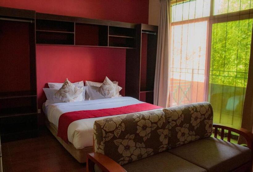 استودیوی لوکس, Malville Boutique