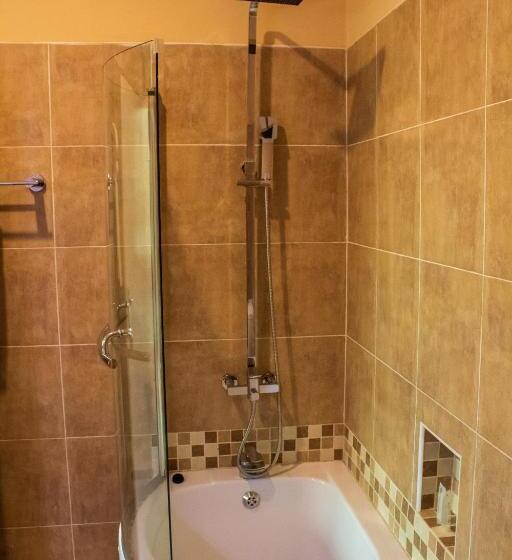 استودیوی لوکس, Malville Boutique