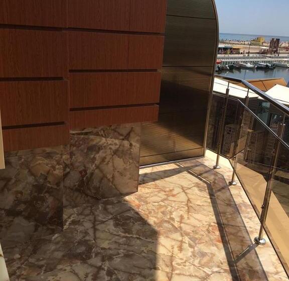 סוויטת ג'וניור עם מרפסת, Prestige Beach